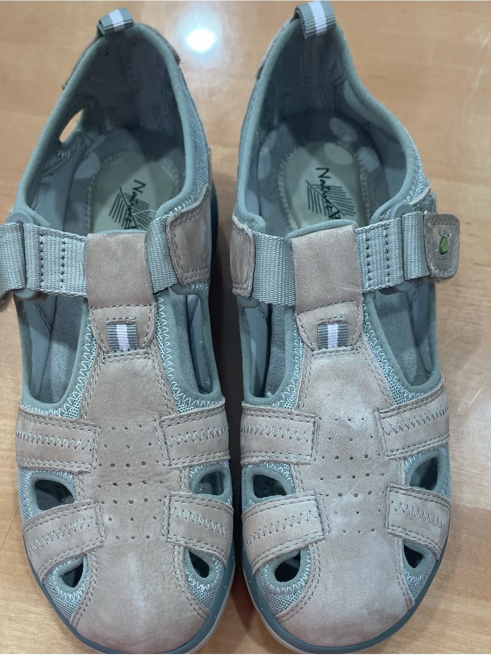 Ladies Earth  Nature Walk  Neutral Taupe Shoes size 8 1/2  NWOT